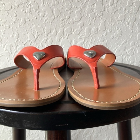 Coach: Ellis (FG 2097) Leather Slip On Thong Flip Flop- Silver Tone Heart- 9 - Picture 10 of 16